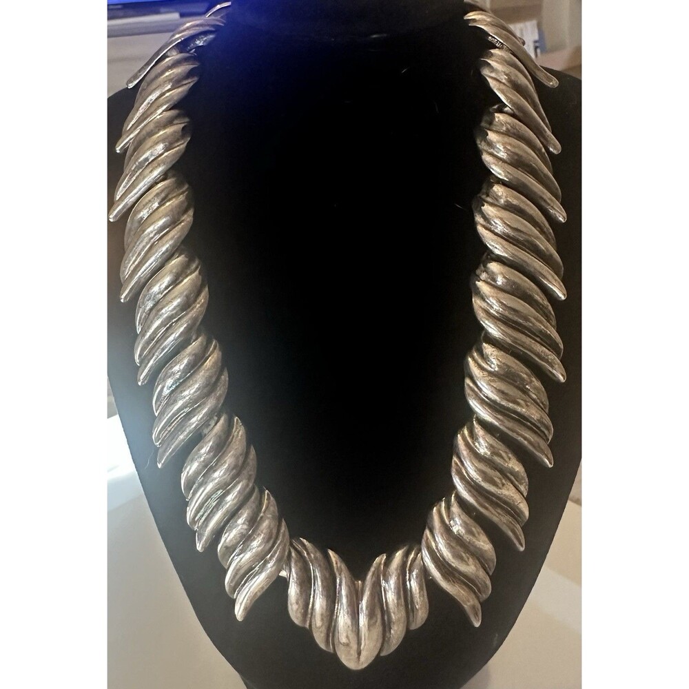 Vintage Heavy Silver Tone Twisted Link Statement Necklace Chunky Ribbed Collar